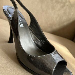 Women’s MODA SZ 8.5M Charcoal Grey Patent Open Toe Elastic Sling-back Heel EUC